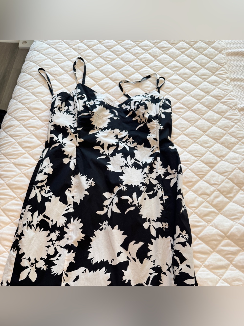 White House Black Market Black & White Floral dress Dress